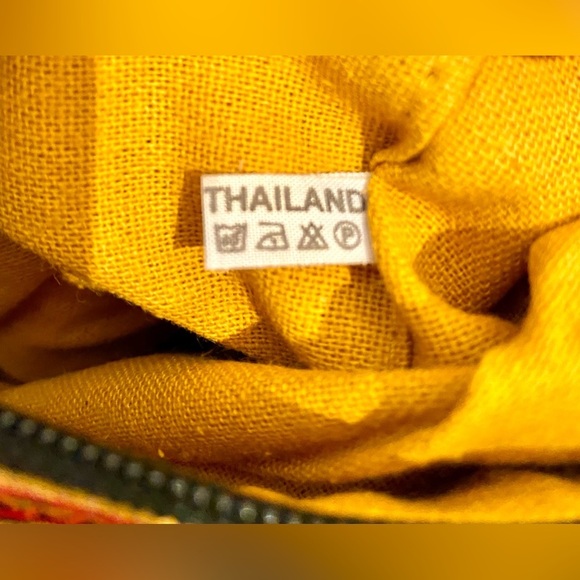 ✅🆕 Thai embroidered wristlet/clutch,fringe tassel, multi clr floral pattern 🌺🌸 - Picture 5 of 5